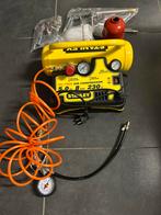 Nagenoeg niet gebruikte compressor met wat toebehoren., Doe-het-zelf en Verbouw, Compressors, Ophalen, Zo goed als nieuw