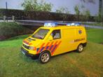 1/43 Volkswagen T4 Transporter Ambulance ( chromen velgen ), Hobby en Vrije tijd, Modelauto's | 1:43, Ophalen of Verzenden, Zo goed als nieuw