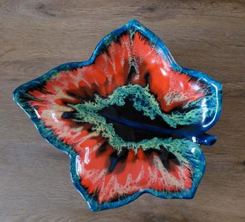 Puntgave schaal in de vorm van blad Vallauris  beschikbaar voor biedingen