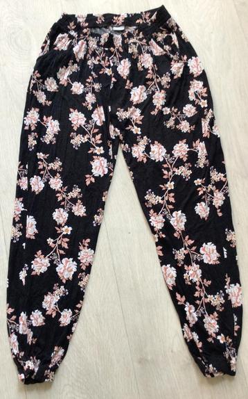Zwarte broek met bloemen maat 40 van Lascana beschikbaar voor biedingen