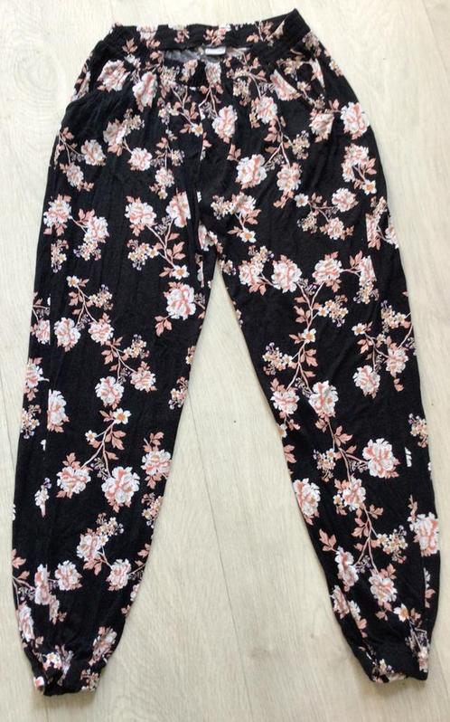 Zwarte broek met bloemen maat 40 van Lascana, Kleding | Dames, Broeken en Pantalons, Zo goed als nieuw, Maat 38/40 (M), Zwart