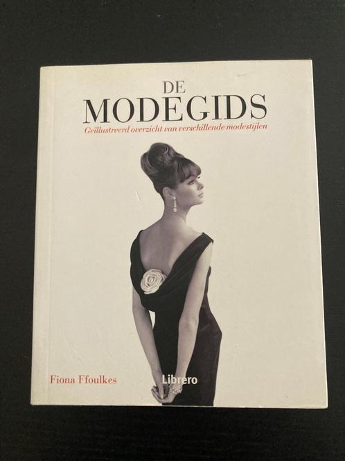 De Modegids boek / modeboek Librero, Boeken, Mode, Zo goed als nieuw, Mode algemeen, Ophalen of Verzenden