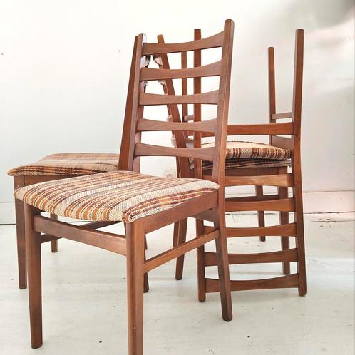Vintage Deense spijlenstoeltjes, Huis en Inrichting, Stoelen, Gebruikt, Vier, Stof, Bruin, Ophalen