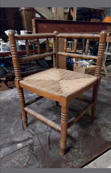 2 hoekstoeltjes beschikbaar voor biedingen