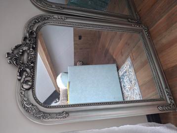 2 brocante barokke spiegels beschikbaar voor biedingen