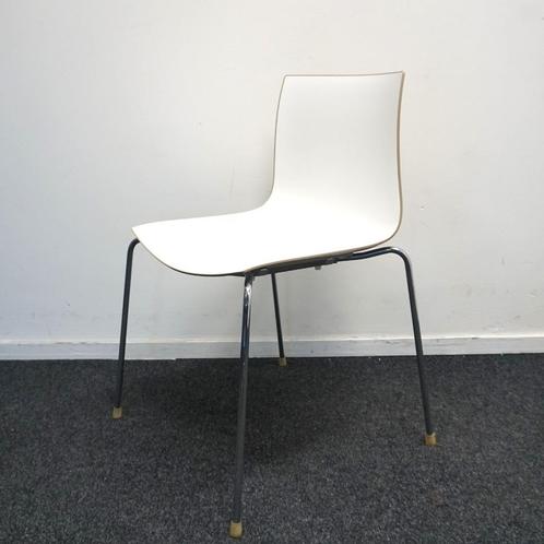Arper Catifa 46 Design Stoelen | Wit / Bruin | Kunststof, Huis en Inrichting, Stoelen, Gebruikt, Vijf, Zes of meer stoelen, Kunststof