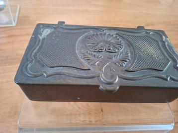 Bronswerk  kistje 15cm8cm met merkteken oud. beschikbaar voor biedingen