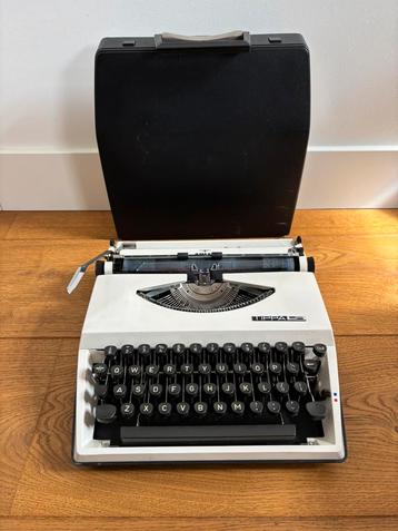 Vintage typemachine Adler TIPPA S beschikbaar voor biedingen