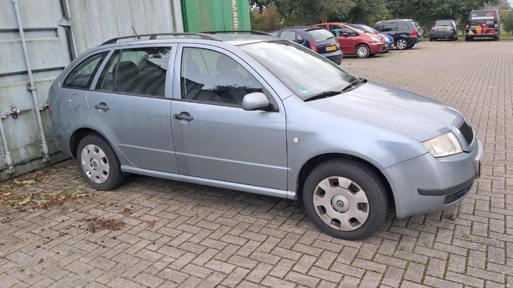 Skoda fabia combi 2003 (Youngtimer) met zeer weinig km, Auto's, Skoda, Particulier, Fabia, Boordcomputer, Centrale vergrendeling