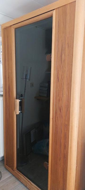 Zeer nette sauna te koop met kleurentherapie beschikbaar voor biedingen