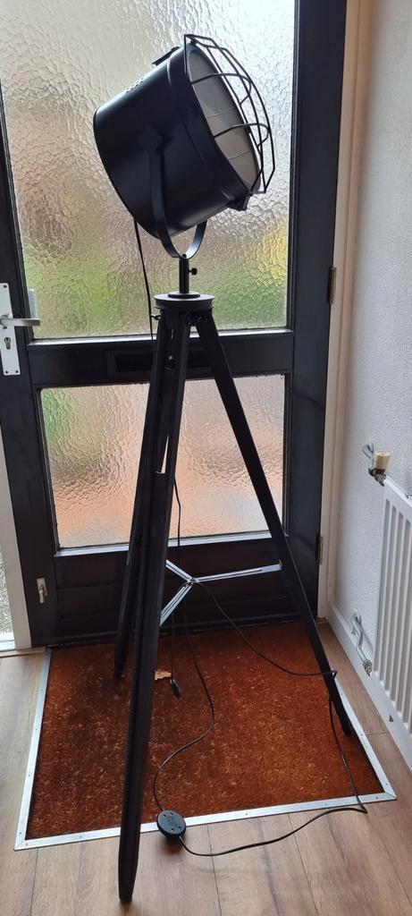 Industriële Staande Lamp - Zwart Metaal en hout, Huis en Inrichting, Lampen | Vloerlampen, Zo goed als nieuw, 150 tot 200 cm, Metaal