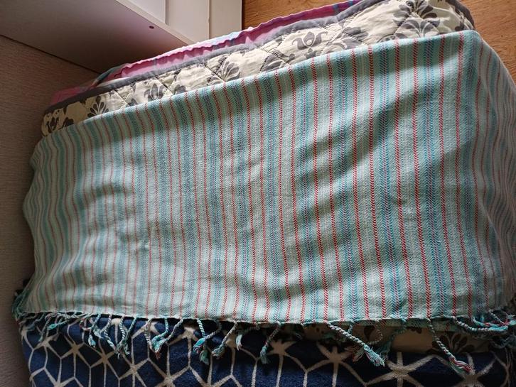 4 PLAIDS, Huis en Inrichting, Woonaccessoires | Plaids en Woondekens, Zo goed als nieuw, Ophalen