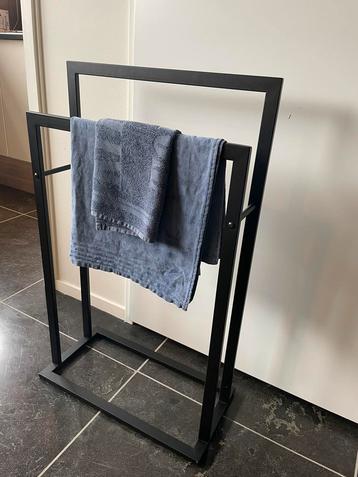 Zwart metalen handdoek rek showmodel beschikbaar voor biedingen