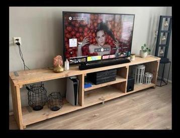 Houten TV Meubel met Opbergruimte beschikbaar voor biedingen