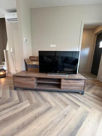 Houten tv meubel beschikbaar voor biedingen