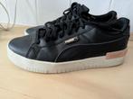 Puma Jada zwarte met roze sneakers maat 40, Kleding | Dames, Schoenen, Ophalen, Zo goed als nieuw, Zwart, Sneakers of Gympen