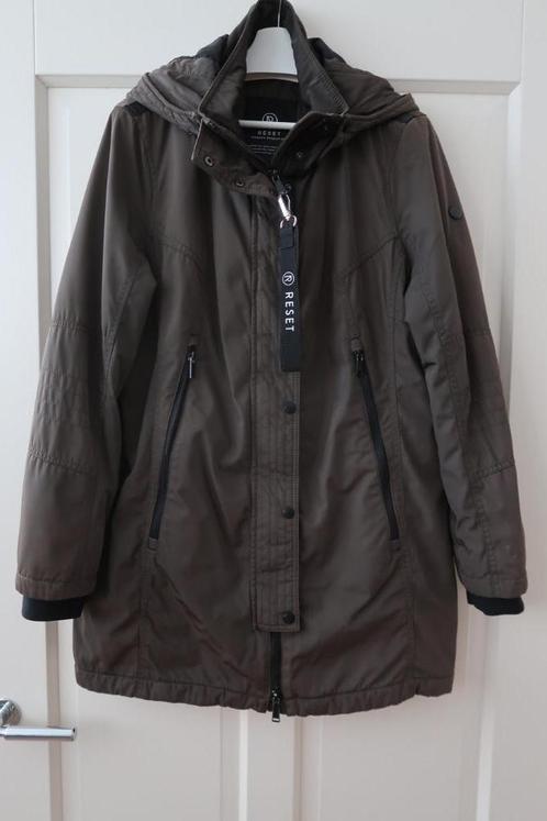 Vlotte winterjas dames van Reset kleur groen capuchon mt 44, Kleding | Dames, Jassen | Winter, Zo goed als nieuw, Maat 42/44 (L)