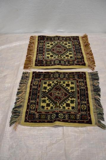 2 Decoratieve Kussenhoezen met Oosters / Kilim Patroon beschikbaar voor biedingen