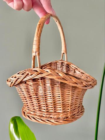Vintage rotan draagmandje speelmandje strooimandje beschikbaar voor biedingen