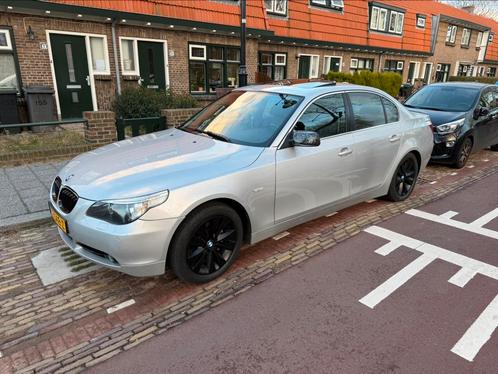 BMW 5-Serie 3.0 I 530 AUT 2003 Grijs, Auto's, BMW, Particulier, 5-Serie, Benzine, D, Sedan, Automaat, Geïmporteerd, Zilver of Grijs