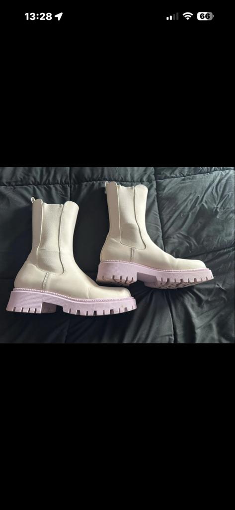 Trendy Lage Laarzen met Dikke Zool, Beige, Lage of Enkellaarzen, Ophalen of Verzenden, Zo goed als nieuw