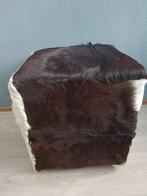 Mooie poef met dierenvel (koe), Ophalen, Minder dan 50 cm, Modern, Industrieel, Vierkant
