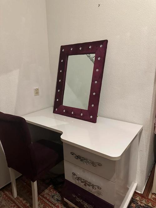 Kaptafel en stoel, Huizen en Kamers, Kamers te huur