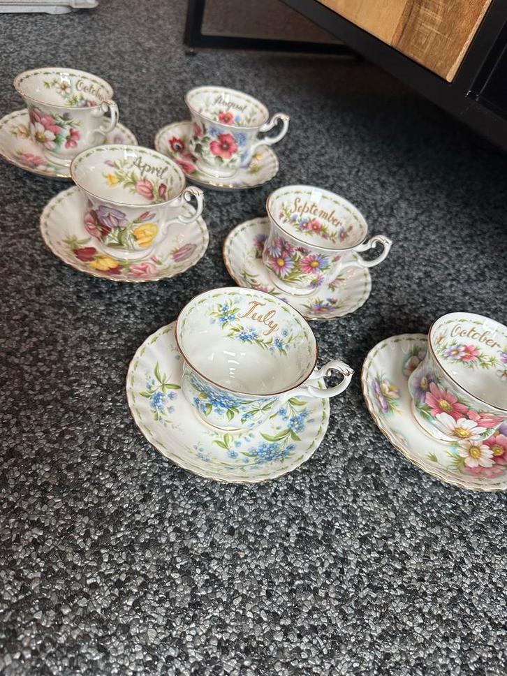 Royal Albert Flower of the Month Servies, Huis en Inrichting, Keuken | Servies, Gebruikt, Kop(pen) en/of Schotel(s), Overige stijlen