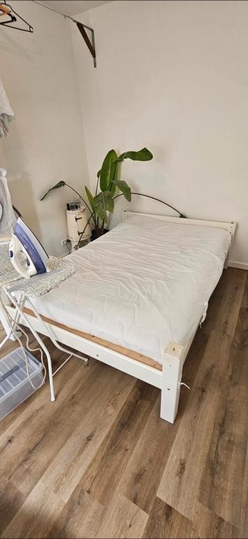 Bed met matras zgan