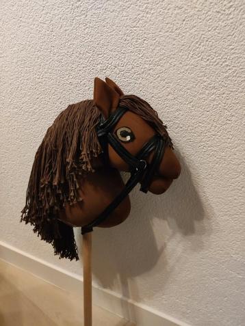 Stokpaard met hoofdstel beschikbaar voor biedingen