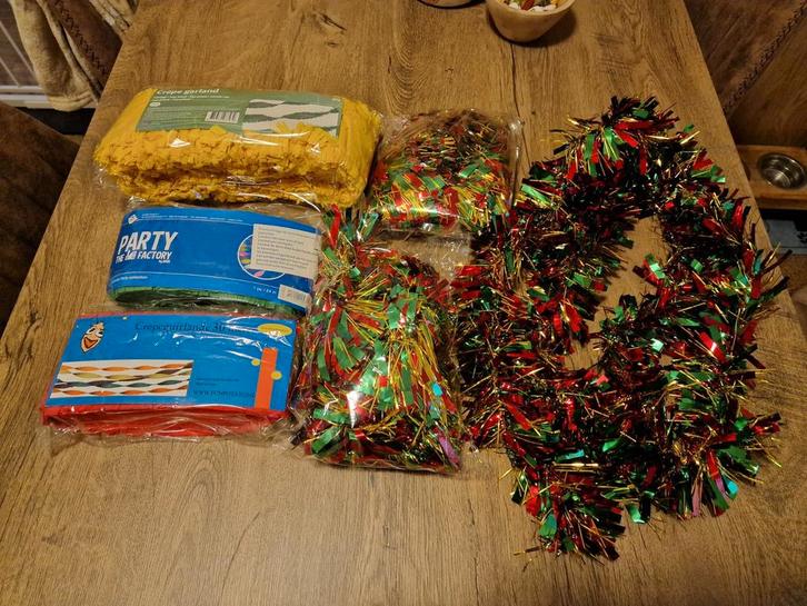 Carnaval Versier Pakket: Slingers & Crêpepapier, Hobby en Vrije tijd, Feestartikelen, Versiering, Carnaval, Ophalen