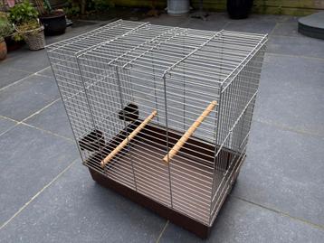 Zeer stevige vogelkooi. beschikbaar voor biedingen