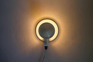 vintage wandlampje danalux wit metaal schijf mid century. beschikbaar voor biedingen