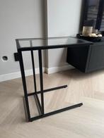 VITTSJÖ Ikea zwart/bruine bijzettafel met glazen blad, Huis en Inrichting, Tafels | Bijzettafels, Ophalen, 55 tot 75 cm, Hotel chique modern