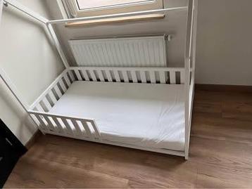 Leuk peuterbedje paar x gebruikt met matras beschikbaar voor biedingen