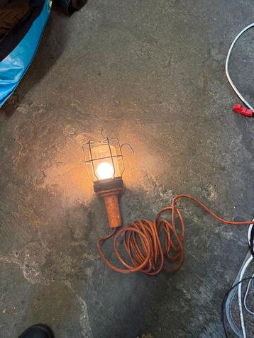Gebruikte bouwlamp beschikbaar voor biedingen