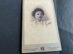 Oude foto van een dame, Atelier de Graaff, Amsterdam CDV, Gebruikt, Verzenden, Foto, Voor 1940