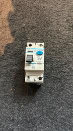 Hager 40A aardlekschakelaar CF540G, Hobby en Vrije tijd, Ophalen of Verzenden, Zo goed als nieuw