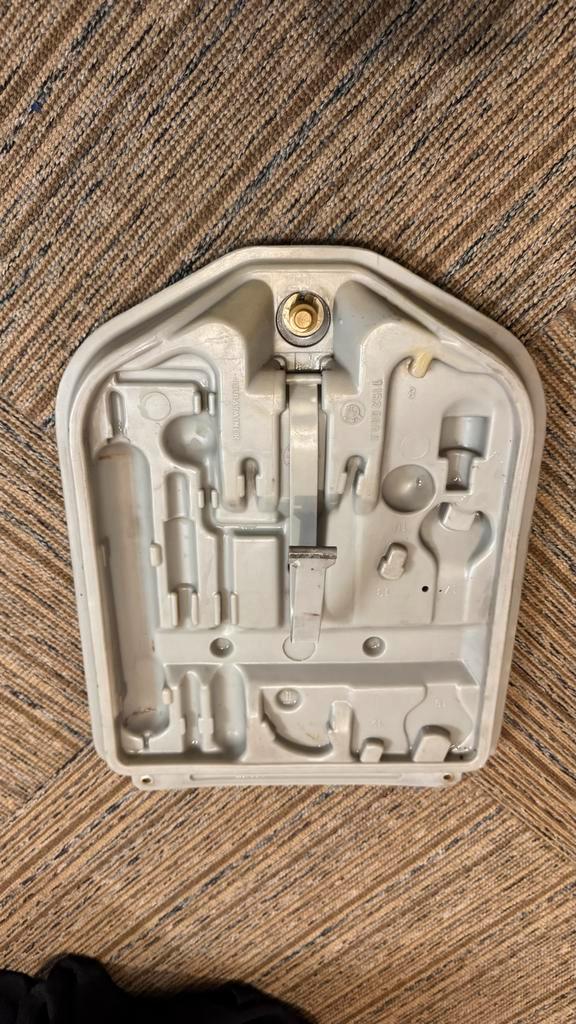 BMW E30 M40 Gereedschap Klep - Leeg, Auto-onderdelen, Overige Auto-onderdelen, BMW, Gebruikt, Ophalen of Verzenden