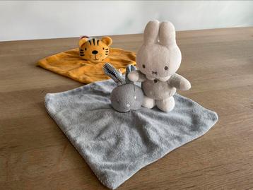 Leuke set baby knuffeldoekjes en Nijntje beschikbaar voor biedingen