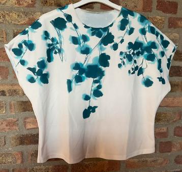 Nieuw! Schattig top shirt wit blauwe bloemen. Mt 3xl is 44 beschikbaar voor biedingen