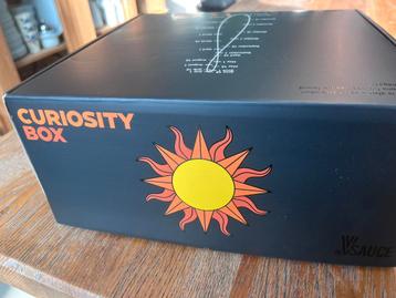 Curiosity box. Nieuw! Vsauce beschikbaar voor biedingen