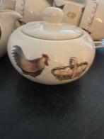 Compleet servies met kippen motief, Huis en Inrichting, Ophalen, Zo goed als nieuw, Overige stijlen, Aardewerk