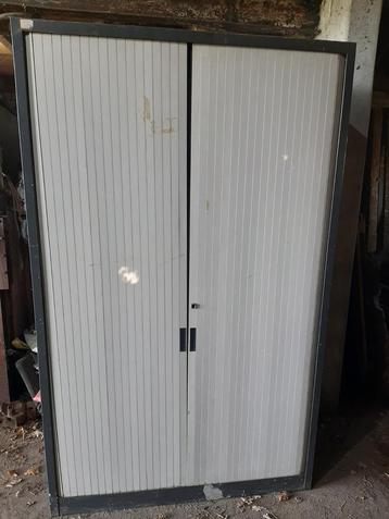 Archiefkast met schuifdeur beschikbaar voor biedingen