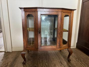 Antiek theekastje / vitrinekast art-deco beschikbaar voor biedingen
