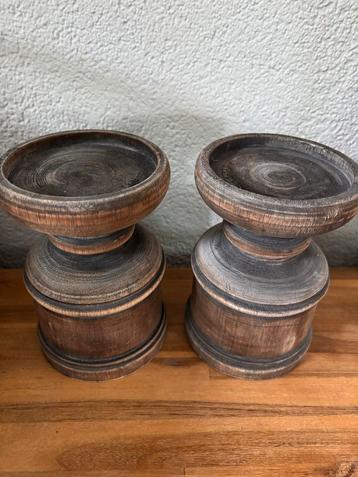 2 Houten Kandelaars beschikbaar voor biedingen