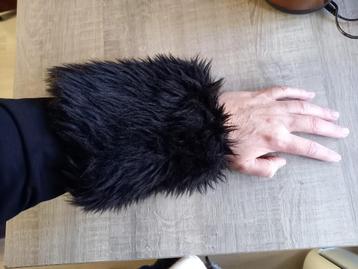 Zwarte Fake Fur Manchetten / Mouwtjes beschikbaar voor biedingen