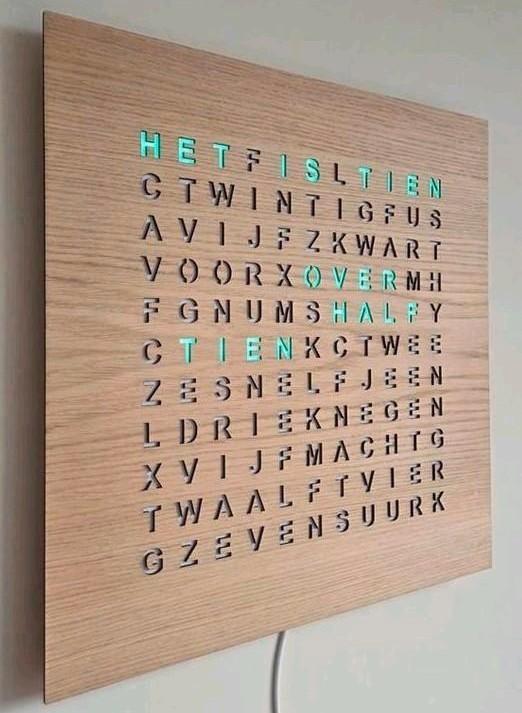 Woordklok / wordclock / tekstklok 50cm van eikenhout, Huis en Inrichting, Woonaccessoires | Klokken, Nieuw, Wandklok, Ophalen of Verzenden