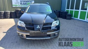 Achterlicht rechts van een Mitsubishi Outlander beschikbaar voor biedingen