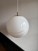 Vintage witte glazen bollamp globe schoollamp hang goud, Ophalen of Verzenden, Zo goed als nieuw, Glas, Minder dan 50 cm